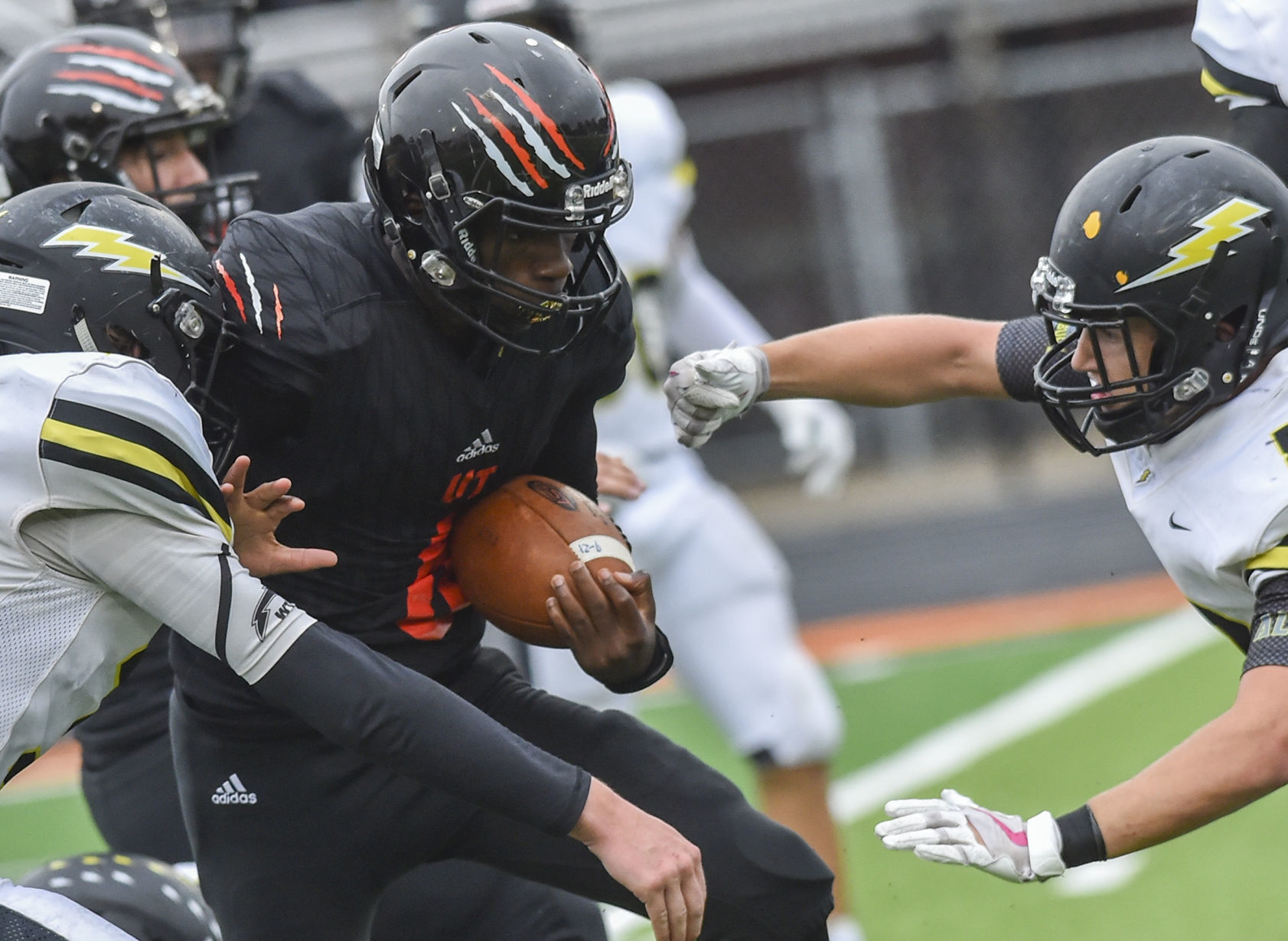 100618-ut-fb-14a.jpg